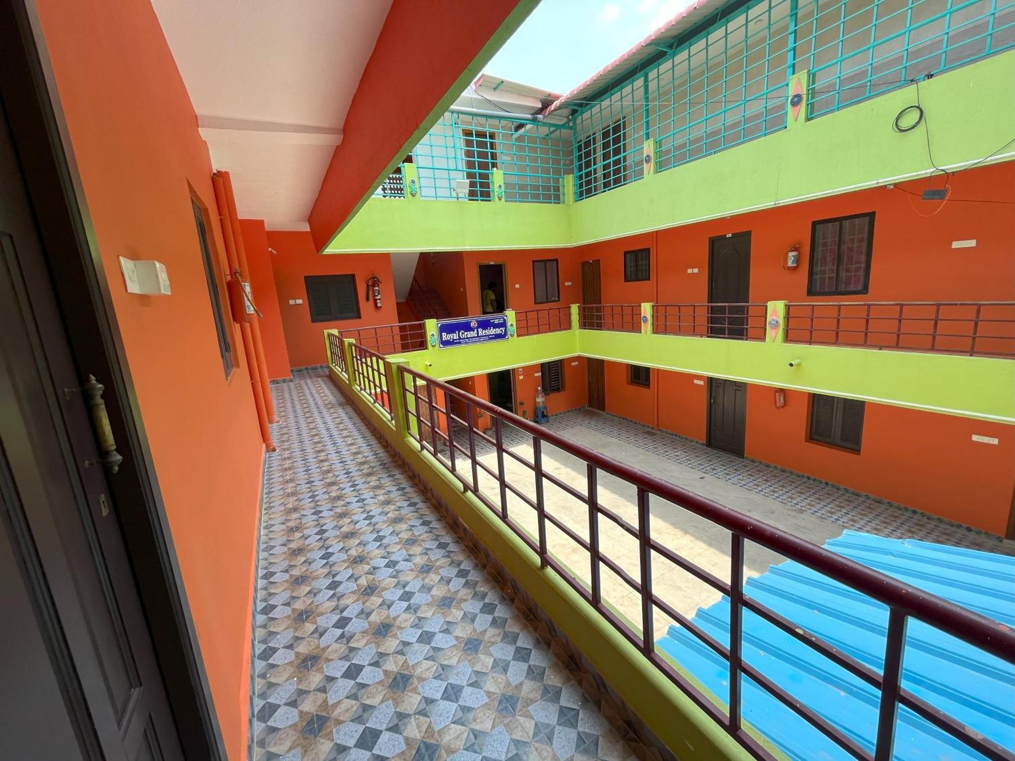דירות פונדיצ'רי Royal Grand Residency מראה חיצוני תמונה